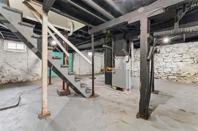 2200 S Hall Avenue, Independence, MO 64053