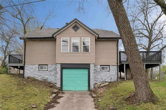 2200 S Hall Avenue, Independence, MO 64053