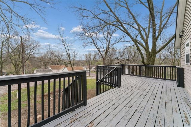 2200 S Hall Avenue, Independence, MO 64053