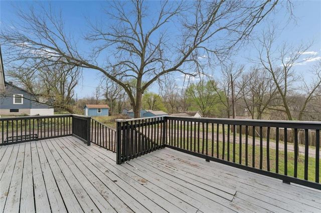 2200 S Hall Avenue, Independence, MO 64053