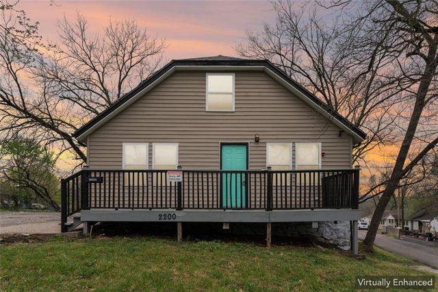 2200 S Hall Avenue, Independence, MO 64053