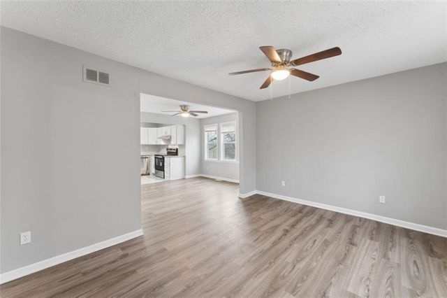 2200 S Hall Avenue, Independence, MO 64053