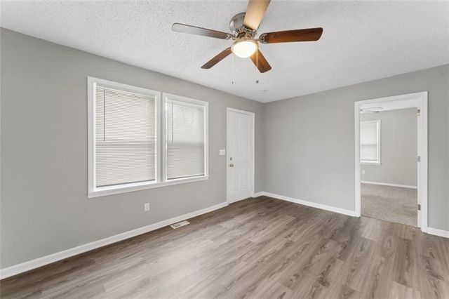 2200 S Hall Avenue, Independence, MO 64053