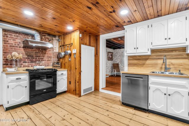 72 1st Street, Keyport, NJ 07735