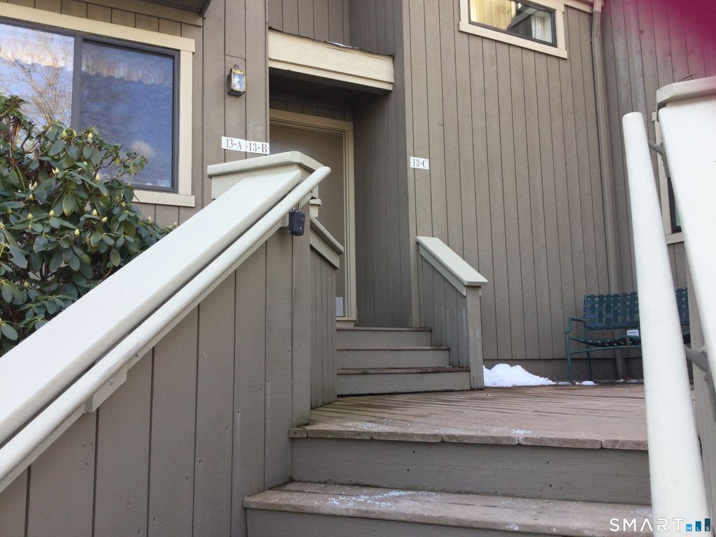 13 Algonquin Lane C, Stratford, CT 06614