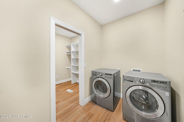 1830 PINNACLE POINT, Holts Summit, MO 65043