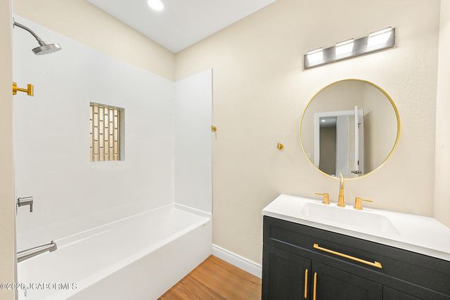 1830 PINNACLE POINT, Holts Summit, MO 65043