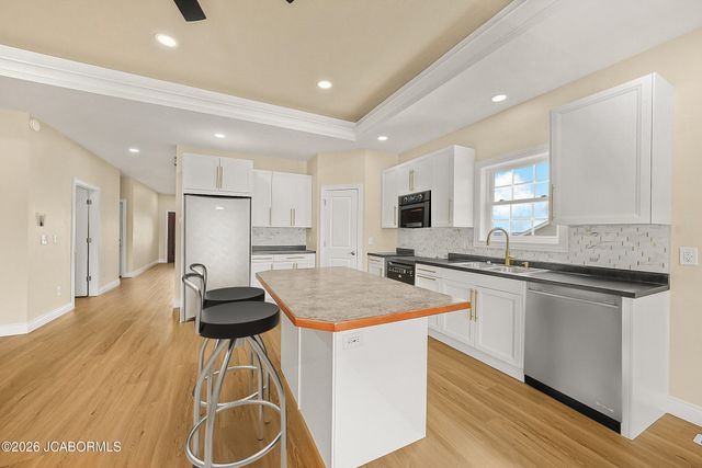 1830 PINNACLE POINT, Holts Summit, MO 65043