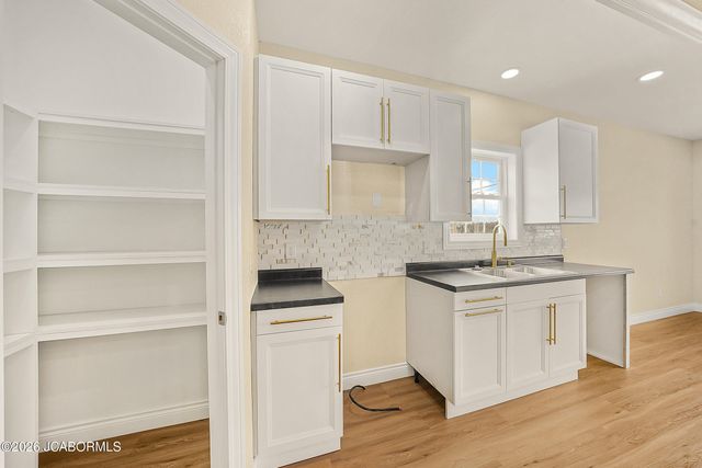 1830 PINNACLE POINT, Holts Summit, MO 65043