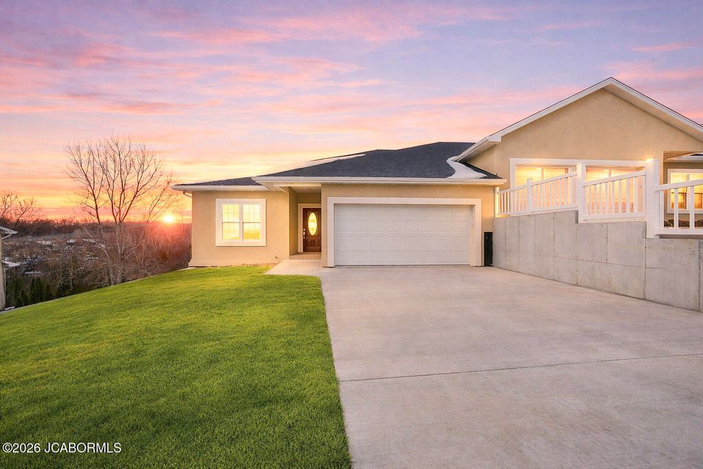 1830 PINNACLE POINT, Holts Summit, MO 65043