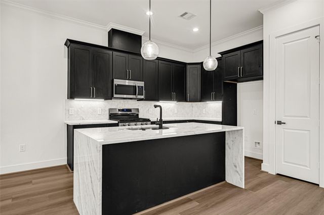 7944 Dyer Street, Houston, TX 77088