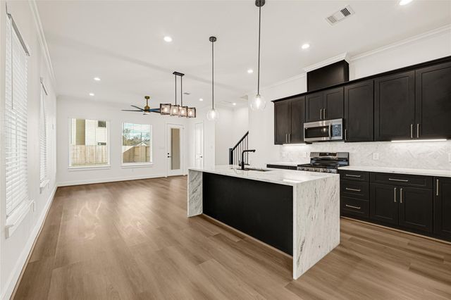 7944 Dyer Street, Houston, TX 77088