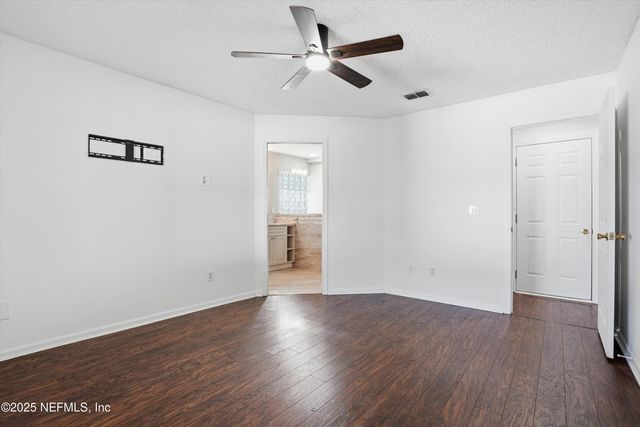 13225 PACEMAKER Drive, Jacksonville, FL 32225