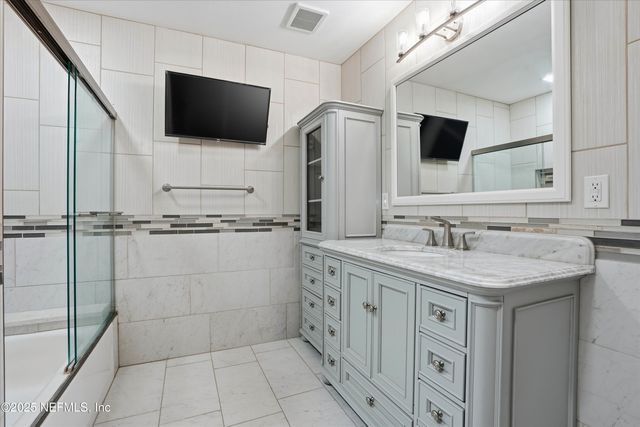 13225 PACEMAKER Drive, Jacksonville, FL 32225