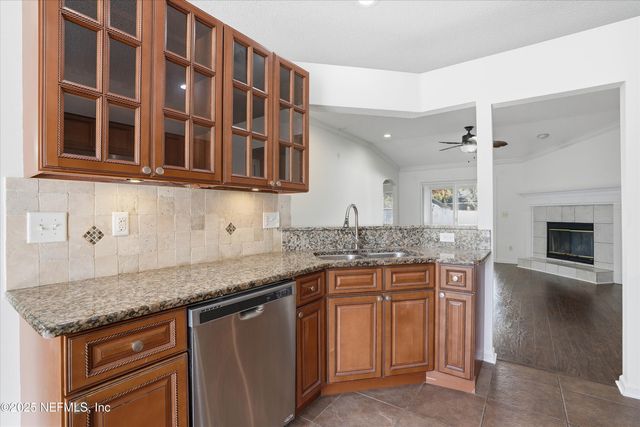 13225 PACEMAKER Drive, Jacksonville, FL 32225