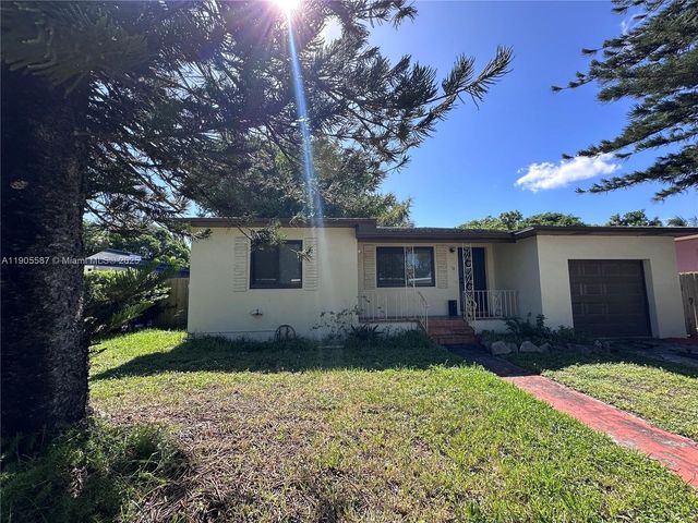 52 NW 68th St R, Miami, FL 33150