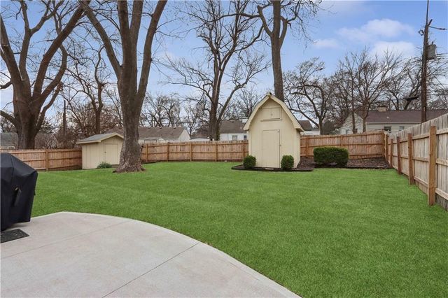 7516 High Drive, Prairie Village, KS 66208