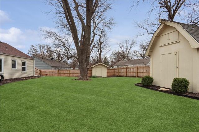 7516 High Drive, Prairie Village, KS 66208