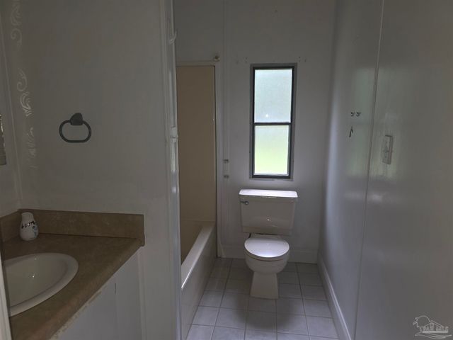 4833 Guernsey Rd, Pace, FL 32571