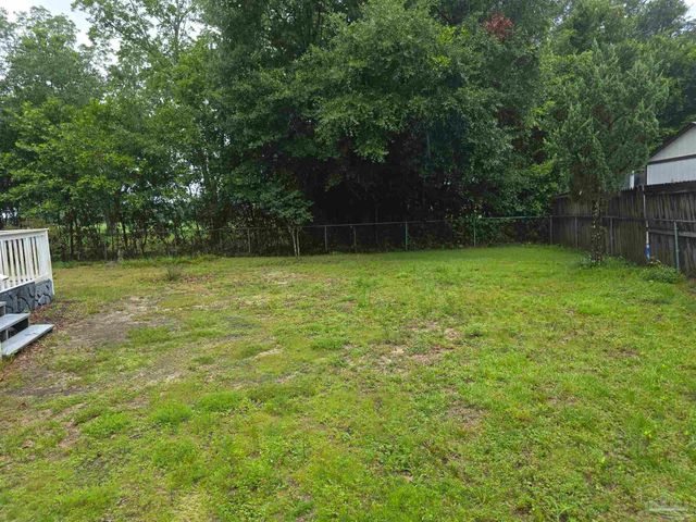 4833 Guernsey Rd, Pace, FL 32571
