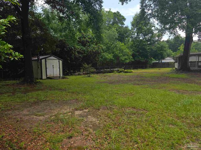 4833 Guernsey Rd, Pace, FL 32571