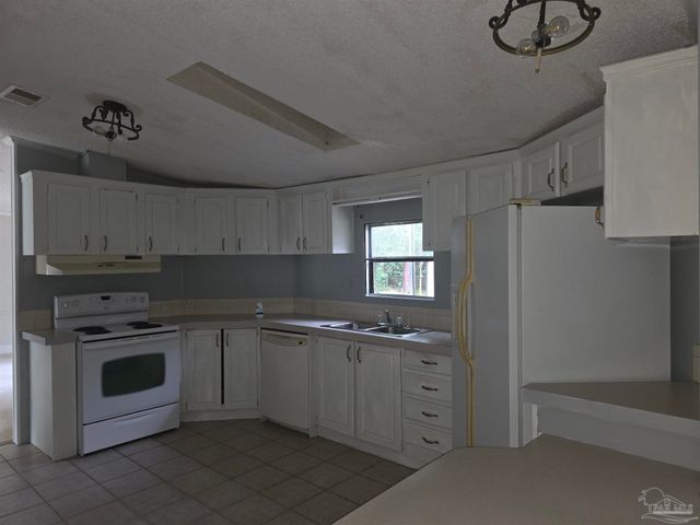 4833 Guernsey Rd, Pace, FL 32571