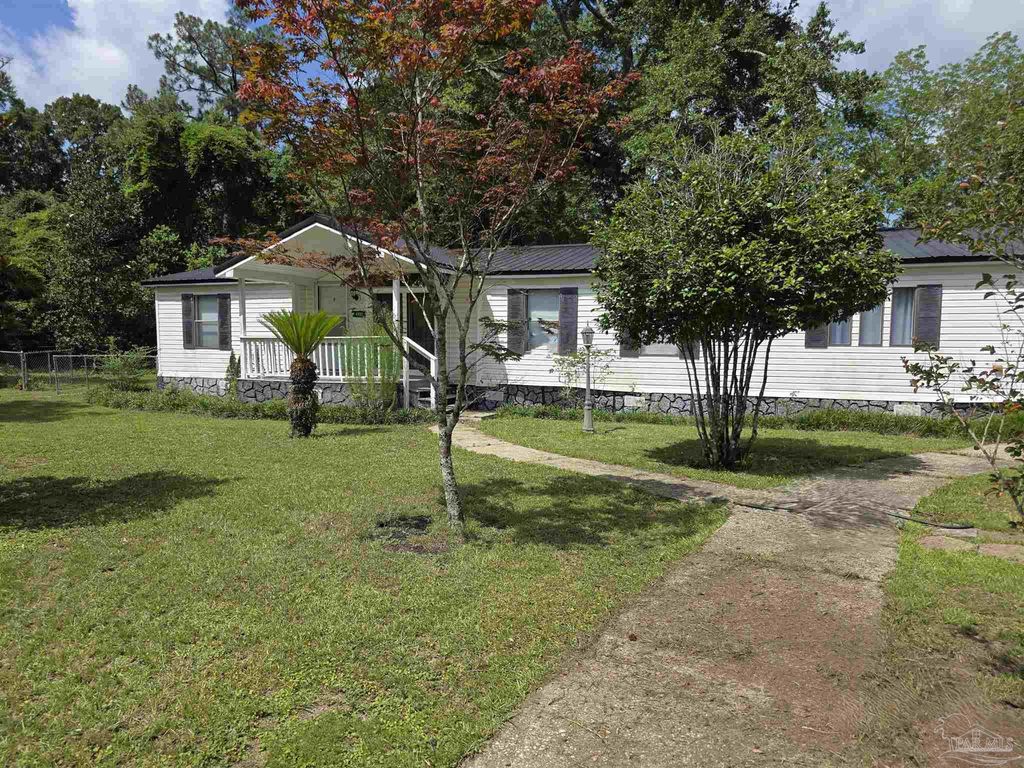 4833 Guernsey Rd, Pace, FL 32571