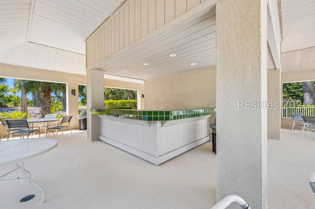 77 Ocean Ln Apt 612, Hilton Head Island, SC 29928