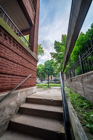 5849 S Michigan Avenue, Chicago, IL 60637