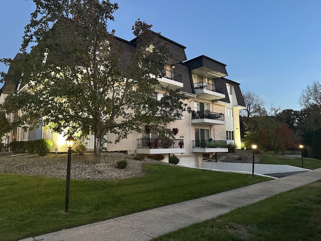 18559 Escanaba Avenue 305, Lansing, IL 60438