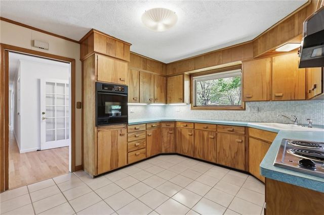 2400 Orchard Lane, Lawrence, KS 66049