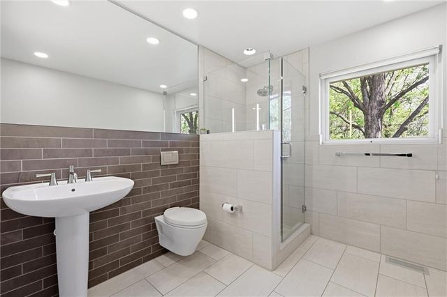 2400 Orchard Lane, Lawrence, KS 66049