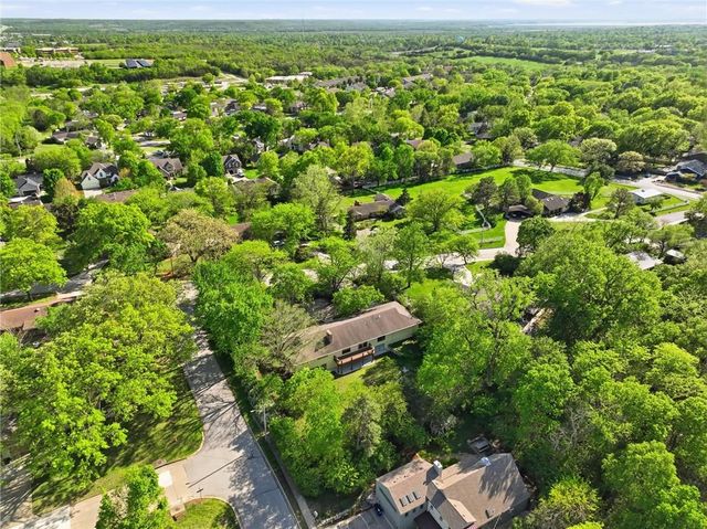2400 Orchard Lane, Lawrence, KS 66049