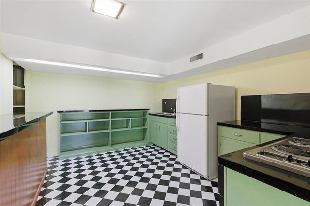 2400 Orchard Lane, Lawrence, KS 66049