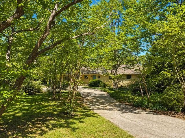 2400 Orchard Lane, Lawrence, KS 66049