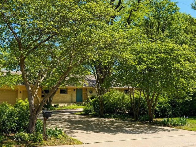 2400 Orchard Lane, Lawrence, KS 66049