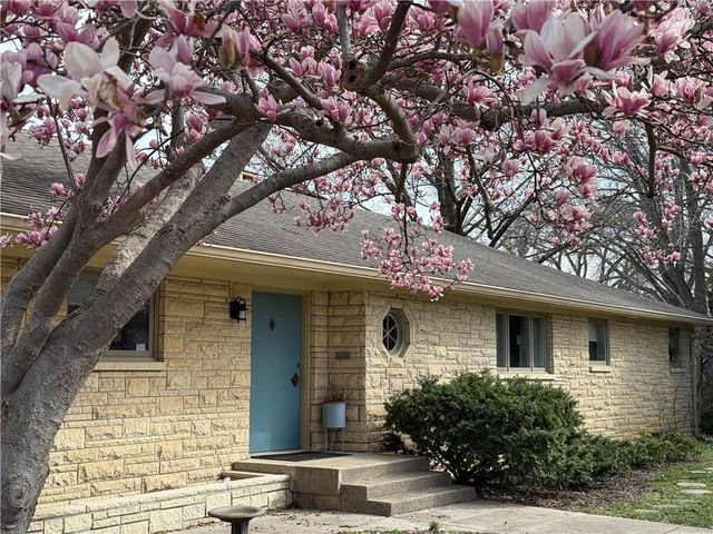 2400 Orchard Lane, Lawrence, KS 66049