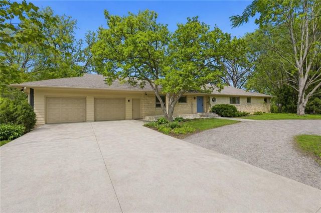 2400 Orchard Lane, Lawrence, KS 66049