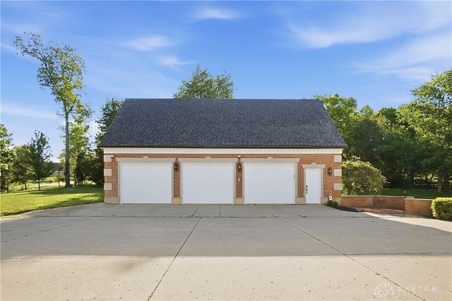 1619 Grand Portage Trail, Beavercreek Twp, OH 45385