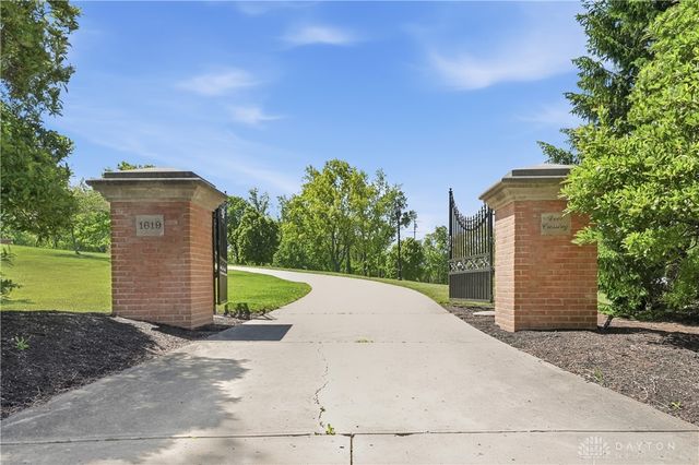 1619 Grand Portage Trail, Beavercreek Twp, OH 45385