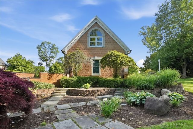 1619 Grand Portage Trail, Beavercreek Twp, OH 45385