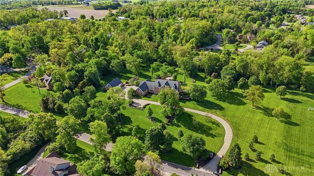1619 Grand Portage Trail, Beavercreek Twp, OH 45385