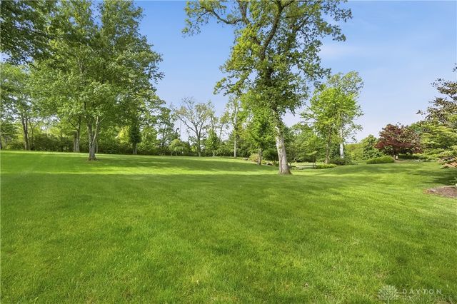 1619 Grand Portage Trail, Beavercreek Twp, OH 45385