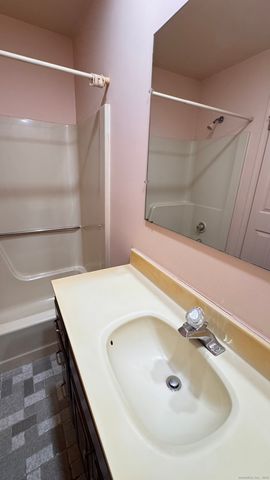 25 Janet Circle F, Bridgeport, CT 06606