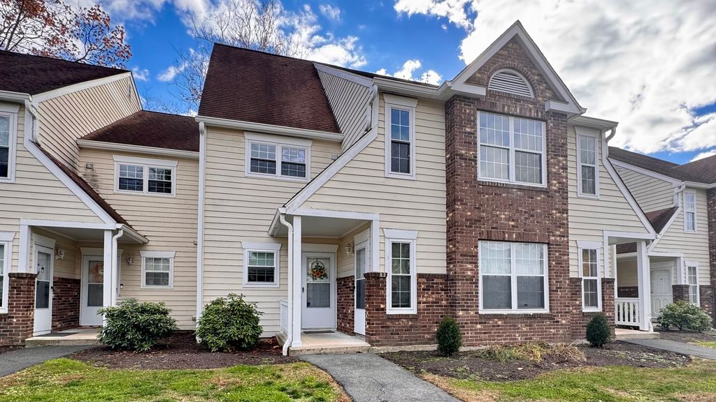 25 Janet Circle F, Bridgeport, CT 06606