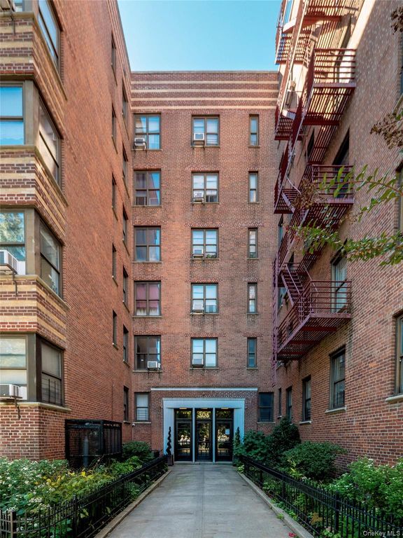 306 E Mosholu Parkway S 3K, Bronx, NY 10458