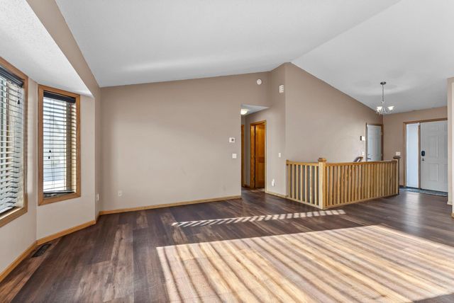 213 Summerfield Lane, Waverly, MN 55390