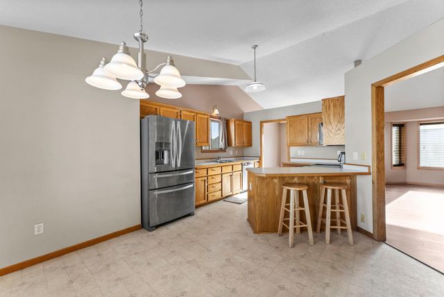 213 Summerfield Lane, Waverly, MN 55390