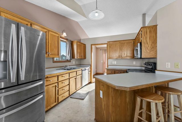 213 Summerfield Lane, Waverly, MN 55390