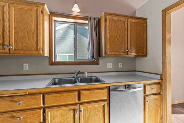 213 Summerfield Lane, Waverly, MN 55390